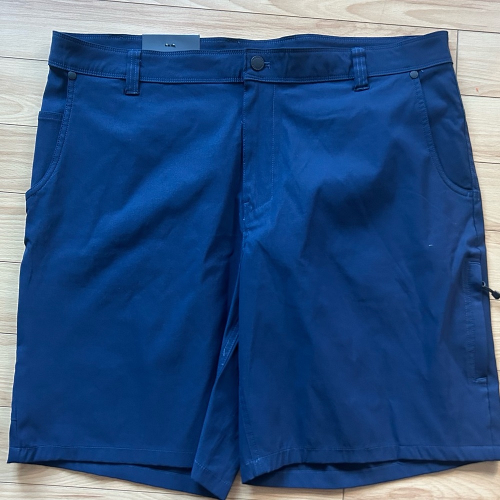 MERRELL mens size 40 navy trail shorts